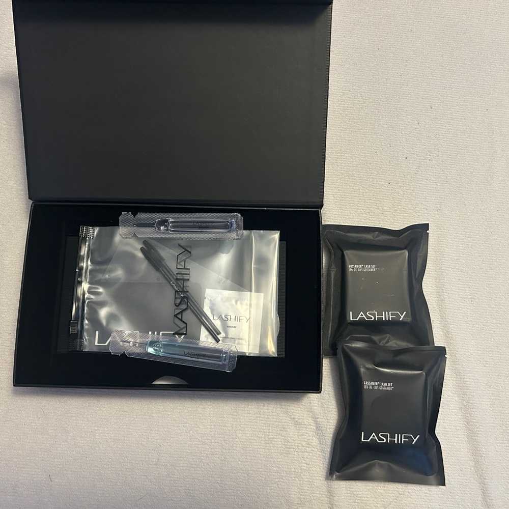 Lashify Control Kit Lash Set with additional lashes - Picture 2 of 7